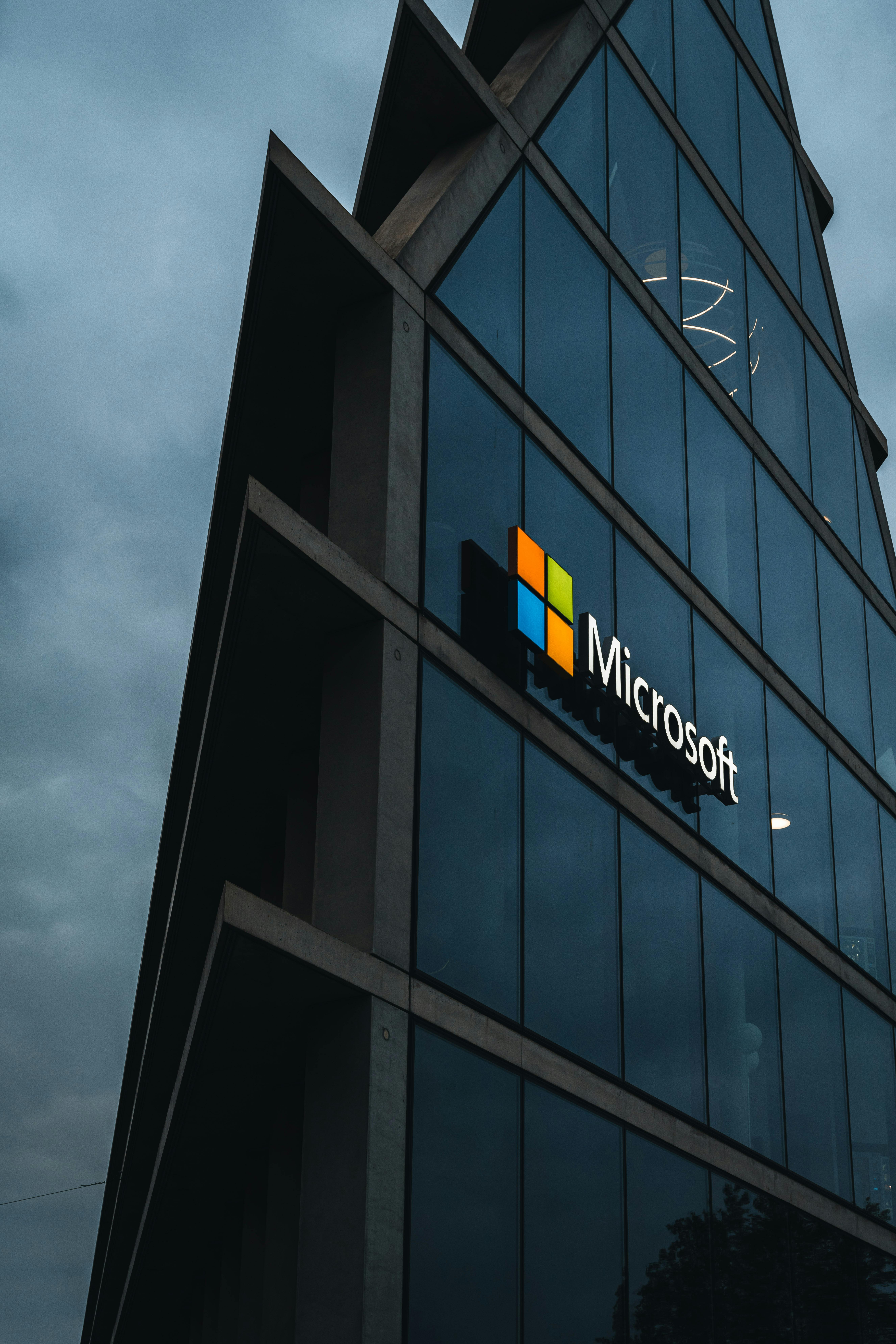 Microsoft HoloLens and mixed reality technology